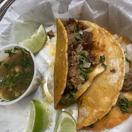 Tasteless birria and consume + extremely dry meat. Tasteless birria and consume + extremely dry meat.