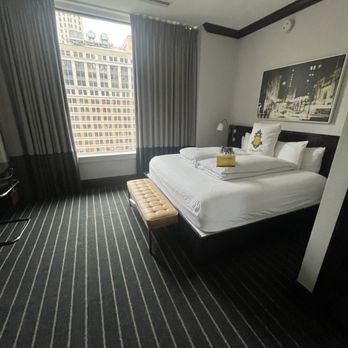 Staypineapple, An Iconic Hotel, The Loop - King room - Hotels Near Me - Chicago, Illinois Staypineapple, An Iconic Hotel, The Loop - King room - Hotels Near Me - Chicago, Illinois