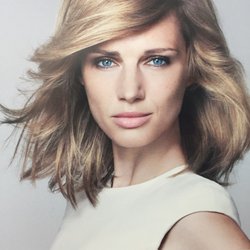 A La Mode Hair & Boutique