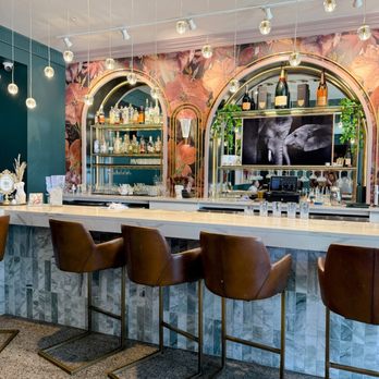 Blanc Champagne Bar - Champagne Bars Near Me - Kansas City, Missouri