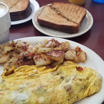 Cafe McBryde - Meat and Veggie omelette with home fries - Breakfast & Brunch Near Me - Richmond, California Cafe McBryde - Meat and Veggie omelette with home fries - Breakfast & Brunch Near Me - Richmond, California