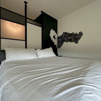 Aloft by Marriott Omaha West - Kind size bed - Hotels Near Me - Omaha, Nebraska