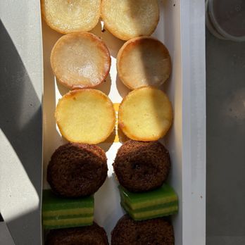 Bake & Che - G3 LARGE 12PCS Bake Box - Bakeries Near Me - Rosemead, California Bake & Che - G3 LARGE 12PCS Bake Box - Bakeries Near Me - Rosemead, California