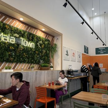 Mala Town Express - Seating and atmosphere - Hot Pot Near Me - San Mateo, California