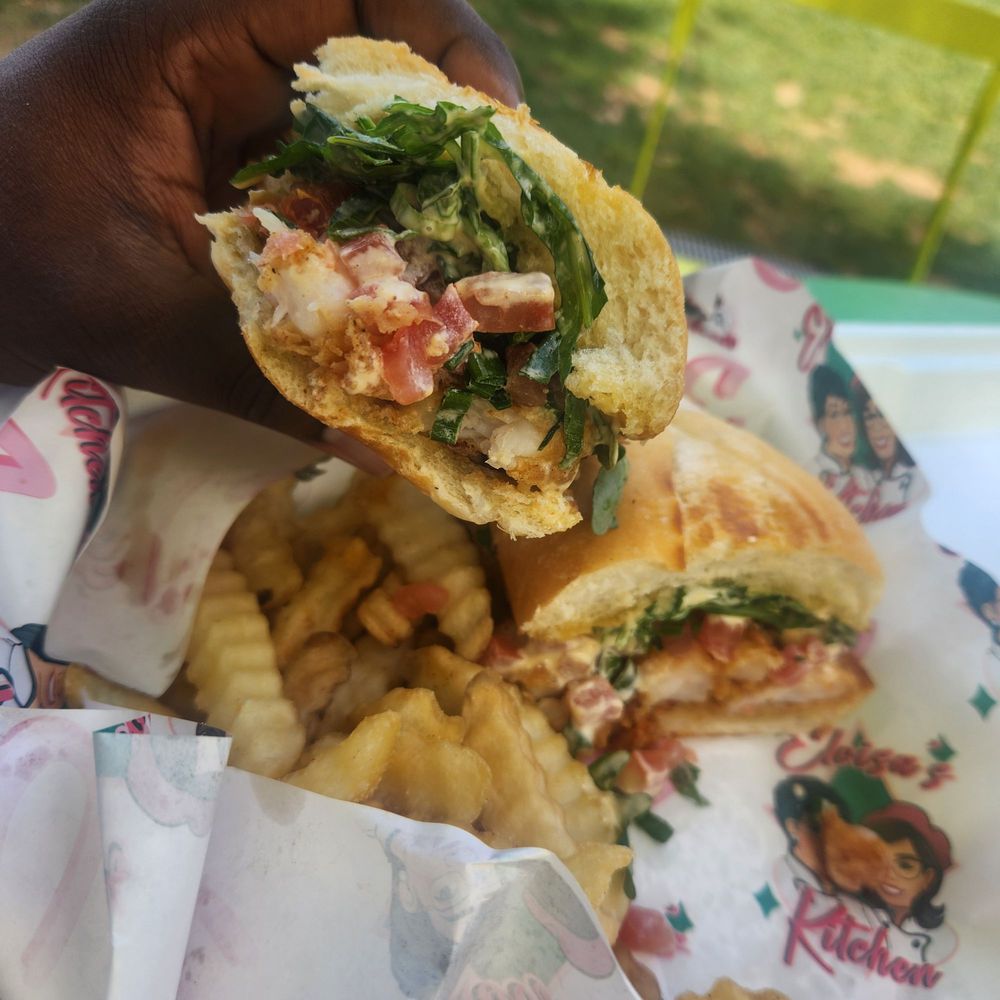 Eloisa’s Kitchen - Shrimp Po'Boy - Food Trucks Near Me - Dallas, Texas Eloisa’s Kitchen - Shrimp Po'Boy - Food Trucks Near Me - Dallas, Texas