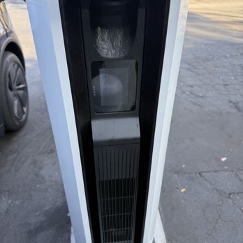 Tesla Supercharger - This is how you find out that the unit isn't working properly. - EV Charging Stations Near Me - Signal Hill, California Tesla Supercharger - This is how you find out that the unit isn't working properly. - EV Charging Stations Near Me - Signal Hill, California