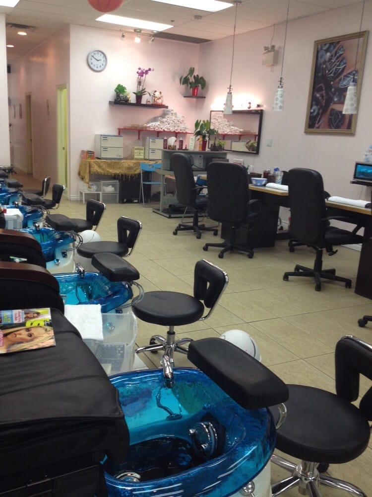 Peony Beauty Salon Logo