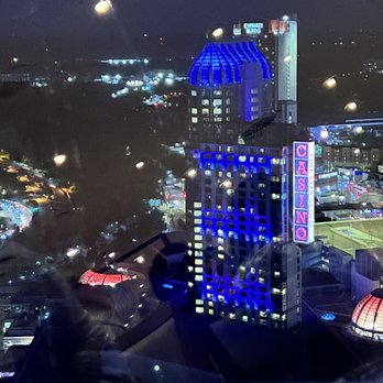 Skylon Tower - Canadian (New) Near Me - Niagara Falls, Ontario