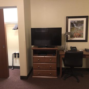 Scott Inn - Desk, TV, and closet across from bed - Hotels Near Me - Scott AFB, Illinois Scott Inn - Desk, TV, and closet across from bed - Hotels Near Me - Scott AFB, Illinois