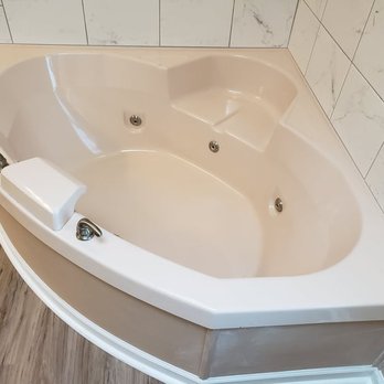 Bath Refinishing Solutions Cincinnati - Jacuzzi Tub before refinishing near Cincinnati, OH - Refinishing Services Near Me - Cincinnati, Ohio Bath Refinishing Solutions Cincinnati - Jacuzzi Tub before refinishing near Cincinnati, OH - Refinishing Services Near Me - Cincinnati, Ohio