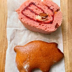 Cielito Rosa - Nino evuelto roll and puerquito cookie.