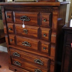 Fuffiz Antique Mall - Vintage Chest of Drawers!
