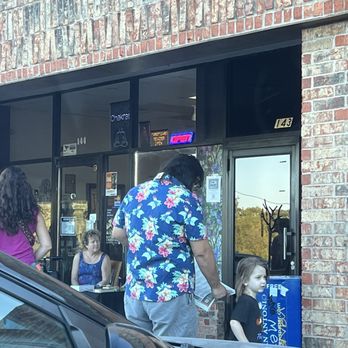 La Posada Mexican Restaurant - People waiting for tables - Mexican Near Me - Austin, Texas La Posada Mexican Restaurant - People waiting for tables - Mexican Near Me - Austin, Texas