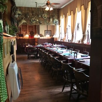 Bacaras Family Restaurant - the dining room - German Near Me - Jamestown, Tennessee