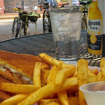 Dakota Blue - Grilled cheese and lots of delicious fries - American Near Me - Atlanta, Georgia
