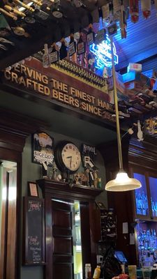 Parkway Tavern by null