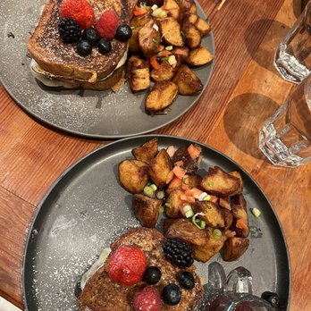 Tutu Lounge - Regular Monte Cristo (top) and Gluten Free Monte Cristo (bottom) - Breakfast & Brunch Near Me - San Rafael, California Tutu Lounge - Regular Monte Cristo (top) and Gluten Free Monte Cristo (bottom) - Breakfast & Brunch Near Me - San Rafael, California