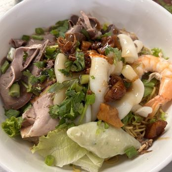 My Vi Mi Gia - house special with wontons dry noodle version - Vietnamese Near Me - Garden Grove, California