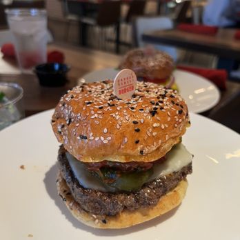 Gordon Ramsay Burger - Hell's Kitchen Burger* - Salad Near Me - Chicago, Illinois