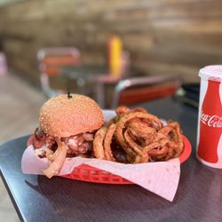 Pearl's Deluxe Burgers - Prized Pearl & Homemade Onion Rings