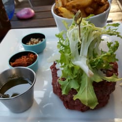 Le Bistrot des Cochons - Tartare de boeuf aux tomates séchées frites maison