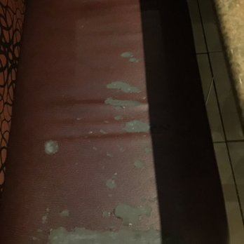 Elixor - Worn out benches IN TERRIBLE NEED FOR UPGRADE AND RENOVATION - Italian Near Me - Laval, Quebec