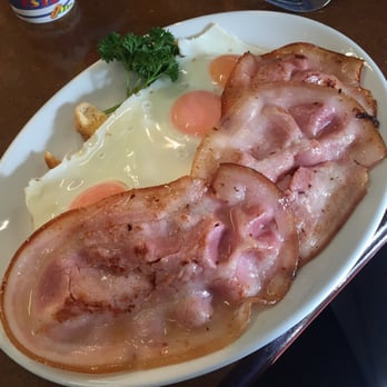 Black Beagle Cafe - bacon and eggs... So much food! I can see why the price now - Cafes Near Me - Mangatarata, WKO