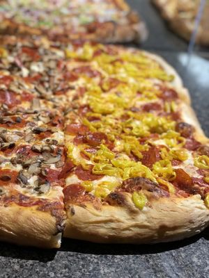 Brandanis Pizza by null