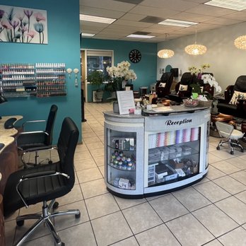 Coco Nails & Lashes - Picture of Salon - Nail Salons Near Me - Mill Creek, Washington