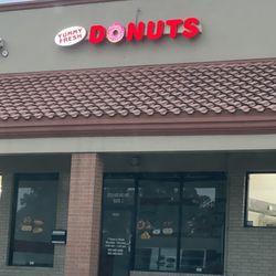 Yummy Fresh Donuts - Front of the new donut shop