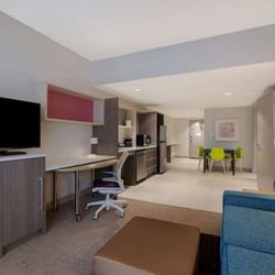 Home2 Suites by Hilton Lakewood Ranch - Guest room