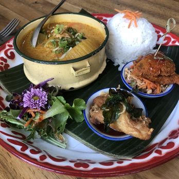 Daughter Thai Kitchen - Yellow curry with fish cakes and chicken wing - Thai Near Me - Oakland, California Daughter Thai Kitchen - Yellow curry with fish cakes and chicken wing - Thai Near Me - Oakland, California