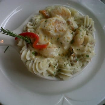 Bistro 1800 - a plate of pasta and shrimp - Cafes Near Me - Winnipeg, Manitoba Bistro 1800 - a plate of pasta and shrimp - Cafes Near Me - Winnipeg, Manitoba
