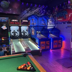 Q25 Arcade Lounge