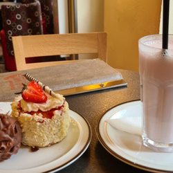 Café Uhl - Schneeball und Erdbeershake