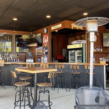 The Hambone - Outdoor bar - Burgers Near Me - Chardon, Ohio