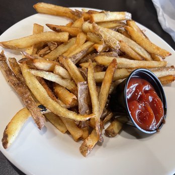 Della J's Delectables - Hand cut fries - Southern Near Me - Alexandria, Virginia
