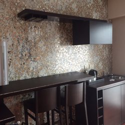 The Glu - Hotel room with microwave, wet bar, and refrigerator