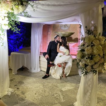 Benvenuto Restaurant & Banquet Facility - Bride and groom under canopy - Wedding Planning Near Me - Boynton Beach, Florida Benvenuto Restaurant & Banquet Facility - Bride and groom under canopy - Wedding Planning Near Me - Boynton Beach, Florida