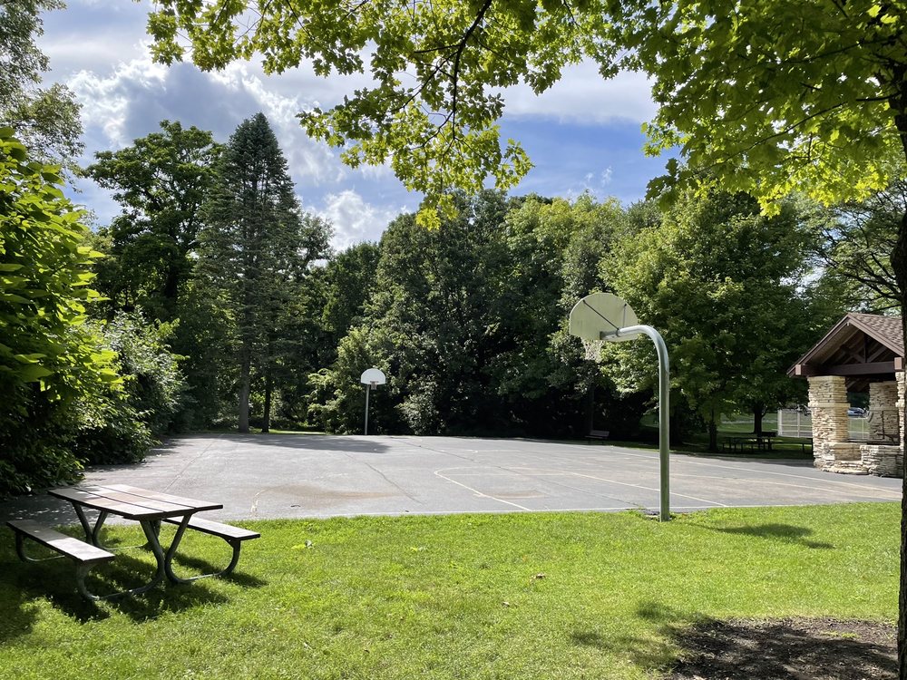 GILBERT PARK Updated June 2024 12 Photos 1500 Gilbert Ave, Downers Grove, Illinois Parks