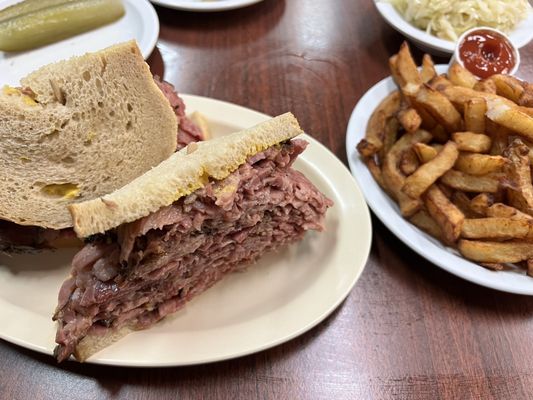 Lester's Deli by null
