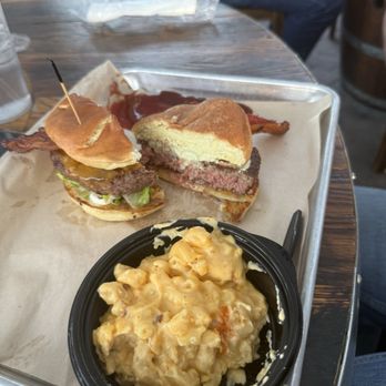 Doc’s BBQ & Whiskey - Smoked mac and jalepeno cream cheese burger - Barbeque Near Me - Prescott, Arizona Doc’s BBQ & Whiskey - Smoked mac and jalepeno cream cheese burger - Barbeque Near Me - Prescott, Arizona