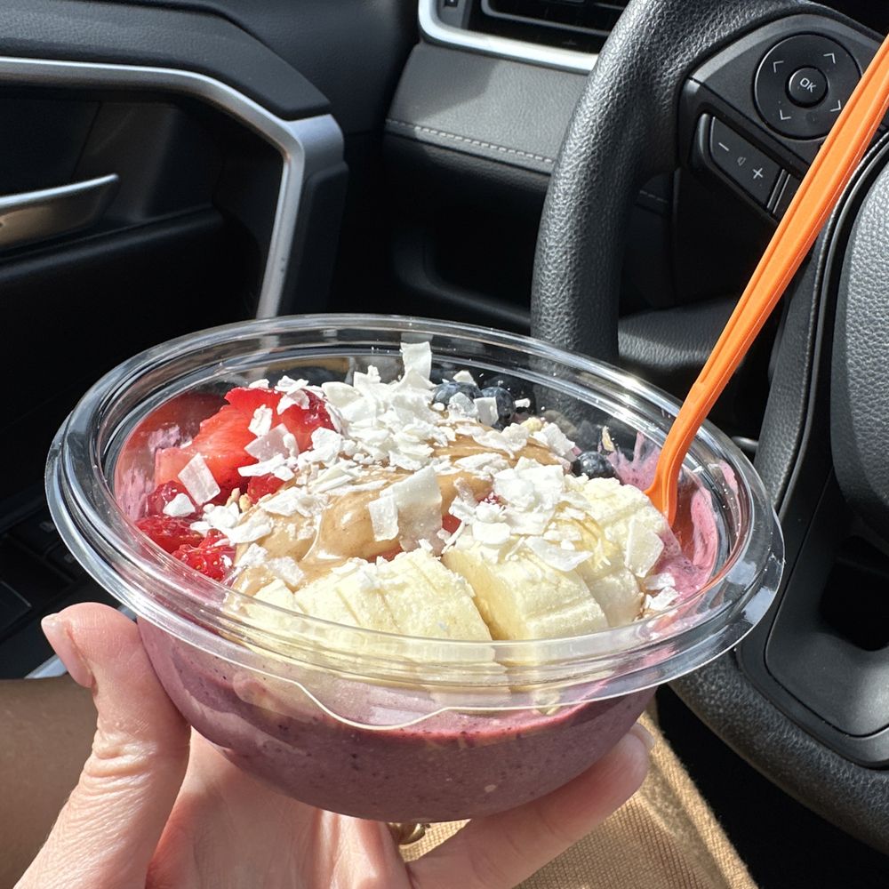 açaí primo bowl with whey protein added to base and PB added to the top! açaí primo bowl with whey protein added to base and PB added to the top!