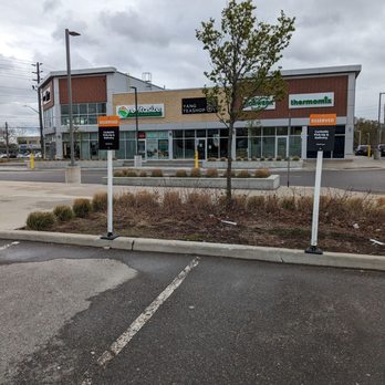 Mary Brown's - Parking spots for curbside pickup and delivery - Chicken Shop Near Me - Markham, Ontario