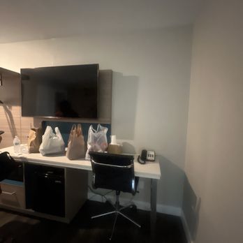 Motel Mediteran - Room/TV - Hotels Near Me - Escondido, California Motel Mediteran - Room/TV - Hotels Near Me - Escondido, California