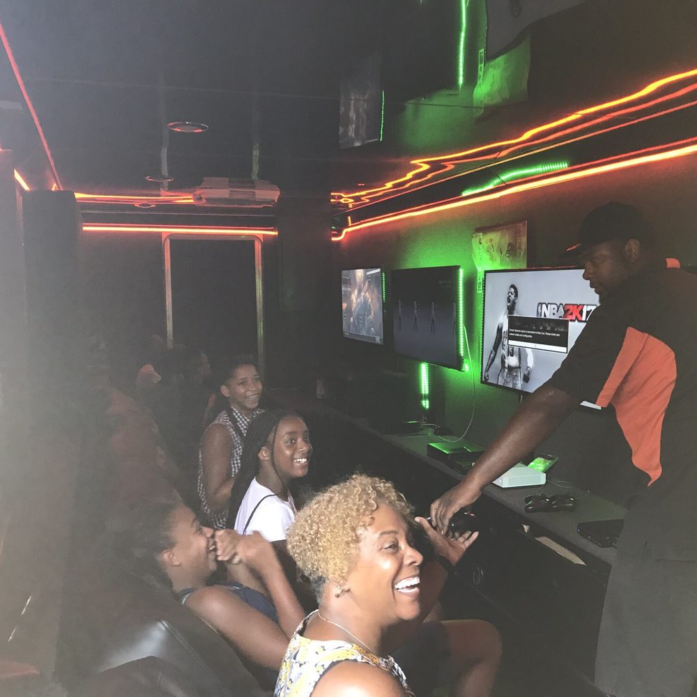 Game Truck - Everyone choosing their games waiting for the "game experience." - Game Truck Rental Near Me Game Truck - Everyone choosing their games waiting for the "game experience." - Game Truck Rental Near Me