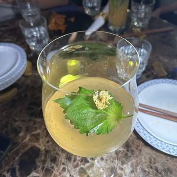 Mott 32 - Hanami Drink - Chinese Near Me - Toronto, Ontario