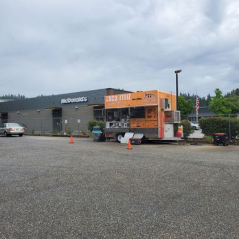 EI Taco Feliz - Out  in parking lot - Tacos Near Me - Grass Valley, California