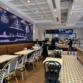 Paris Baguette - Interior - Bakeries Near Me - Springfield, Virginia