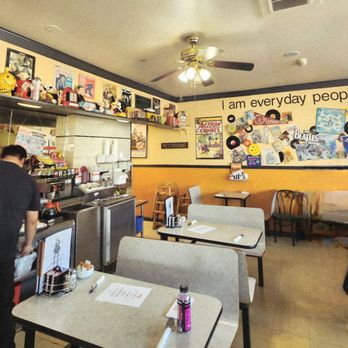 Daddio's Diner - Diners Near Me - Batavia, Illinois